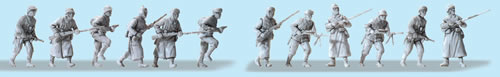 Preiser 72540 - Attacking infantry rifle men. winter uniform. USSR unpainted