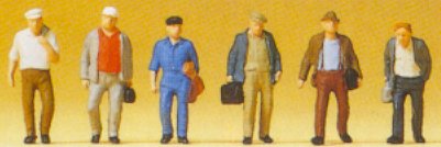 Preiser 75018 - Male pedestrians walking
