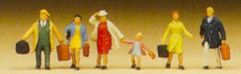 Preiser 79025 - Lrg family travelling  6/