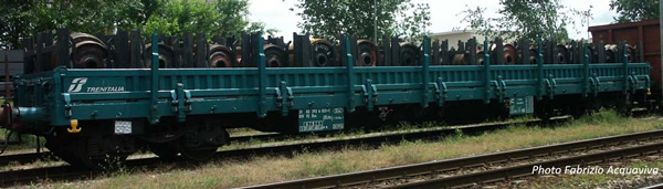 Rivarossi HR6486 - 4-axle stake wagon type Res, loaded with covered bogies