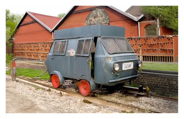 Rivarossi HR9008 - Italian Gray Fiat 500 with grills and machine gun in the roof of the FS