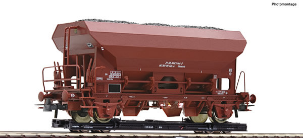 Roco 34574 - German Gravel Hopper on a Rollwagon of the DR