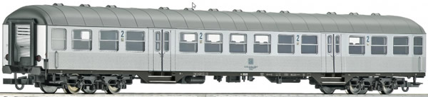 Roco 64661 - 2nd class commuter coach, DB