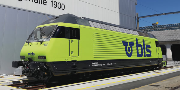 Roco 71938 - Swiss Electric locomotive 465 013-1 of the BLS