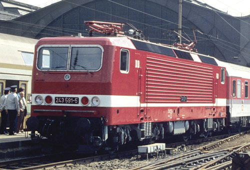 Roco 73322 - German Electric Locomotive BR 243 of the DR