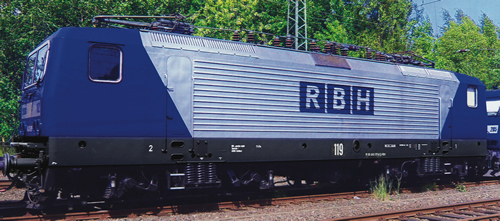 Roco 73424 - German Electric Locomotive BR 143 RBH (Roco e-shop exclusive)