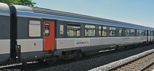 Roco 74536 - 1st class “Corail” saloon coach