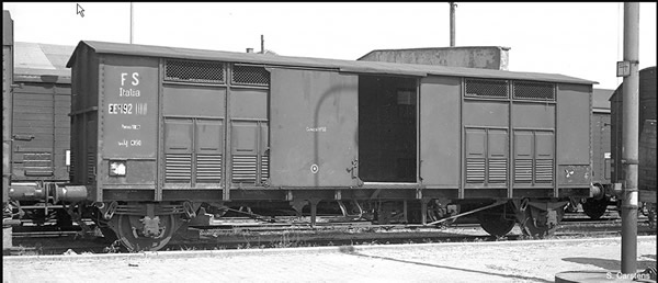 Roco 76162 - Italian 2 Piece Pitched Roof Wagon Set of the FS