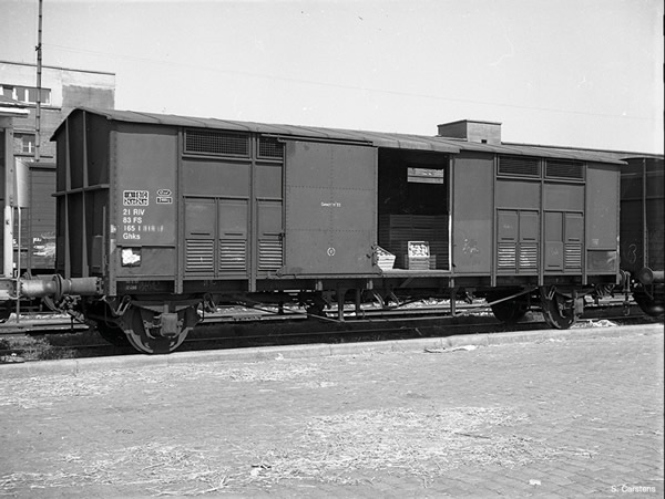 Roco 76164 - Italian 2 Piece Pitched Roof Wagon Set of the FS