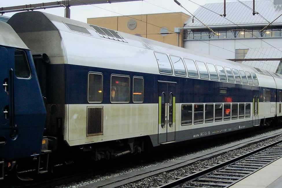 Roco 45481 – Voiture Banlieue Silberling 2ème Classe DB – Époque 4 – HO Neuf