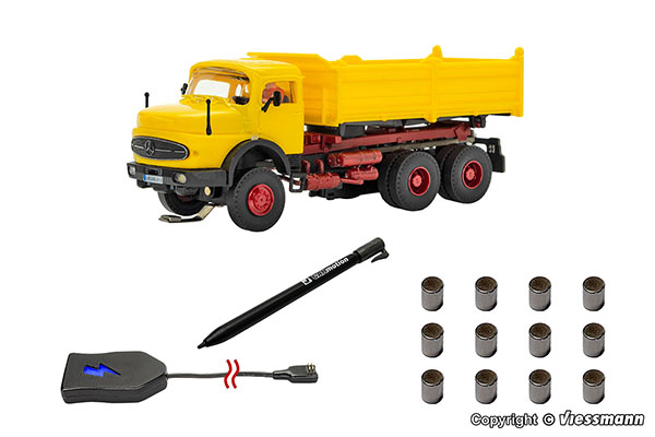 Viessmann 8003 - 8003 H0 CarMotion starter set, MB round bonnet 3-axle dump truck, yellow