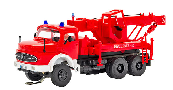 Viessmann 8052 - H0 Fire brigade MB round bonnet 3-axle recovery crane with rotating flashing lights (Viessmann CarMotion)